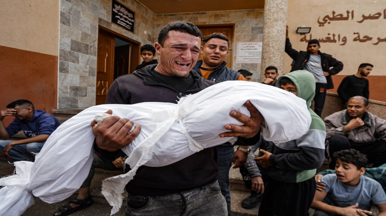 "الصحة الفلسطينية": 10 مجازر خلال 24 ساعة.. و31923 شهيدًا في غزة